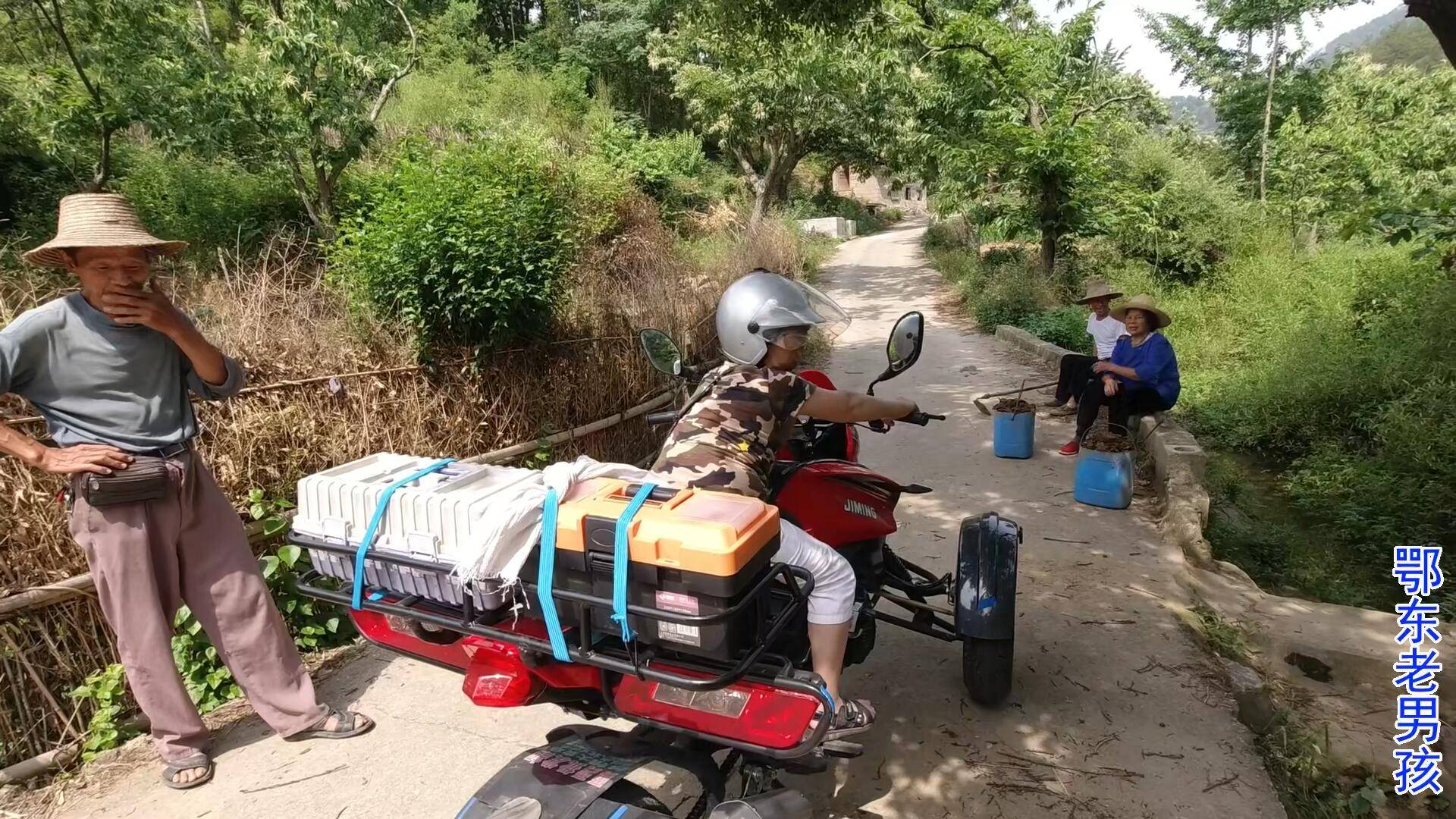 老男孩上门调电视,遇到这样的情况也很无奈,收个路费不白跑